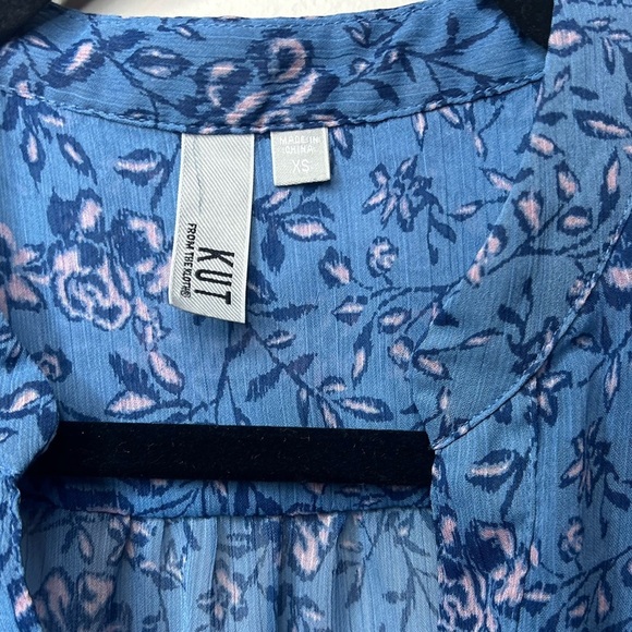 KUT from the Kloth Jasmine Top Blue Sheer Roll Tab
Long Sleeve Button Up Size XS - Picture 5 of 8